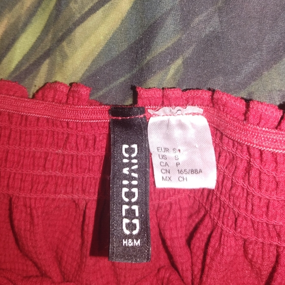 Beautiful divided H&M puff sleeve crop top - Picture 2 of 3